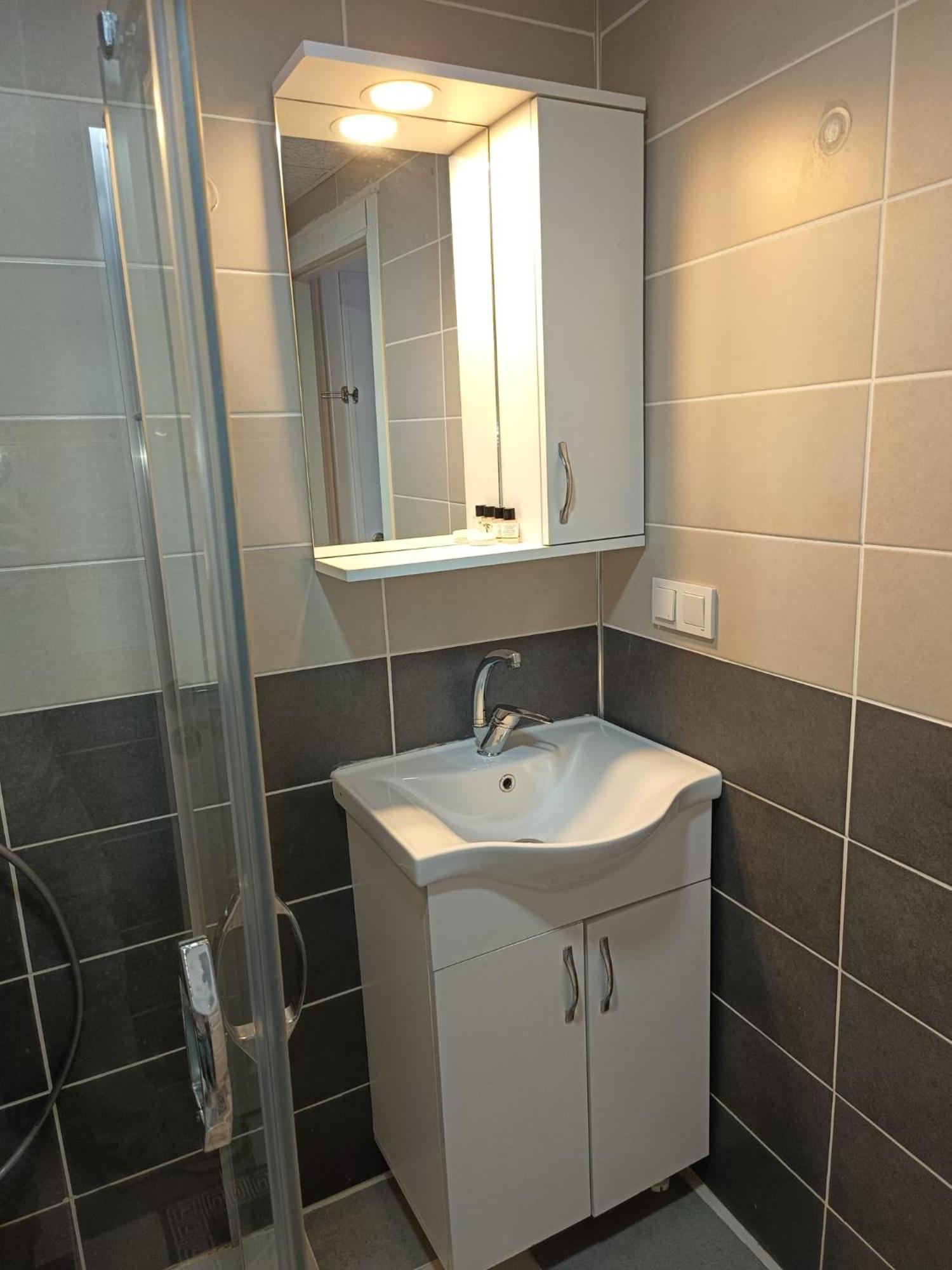 White Crown Apartman Ve Yasam Merkezi Provincia di Provincia di Istanbul Esterno foto